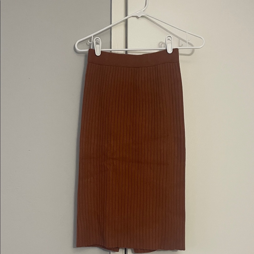 Chic Ribbed Midi Skirt in Rich Brown